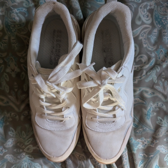 Sketcher's Women's Platform Sneakers in white and beige - Picture 2 of 7